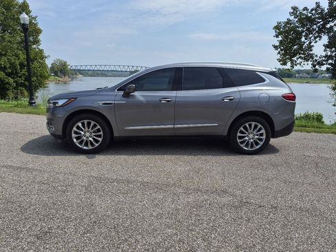 Used 2019 Buick Enclave Essence AWD/4WD image 2