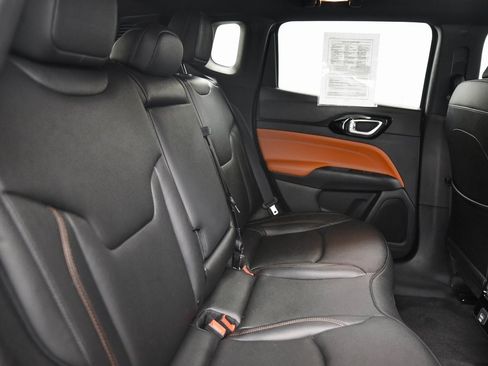 Used 2024 Jeep Compass Limited image 14