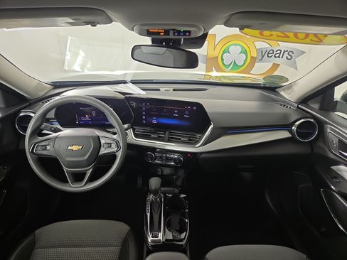Certified 2025 Chevrolet Trax LT FWD image 13