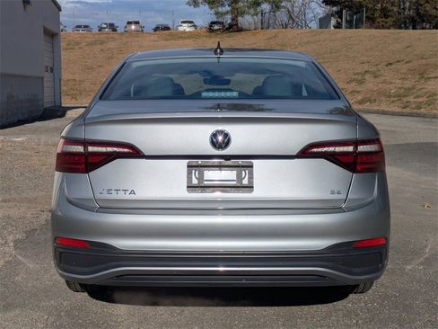 Certified 2024 Volkswagen Jetta SE image 5