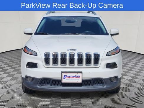 Used 2017 Jeep Cherokee Latitude FWD image 2