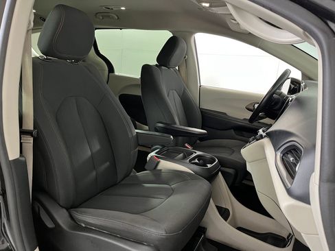 Used 2019 Chrysler Pacifica Touring Plus image 25