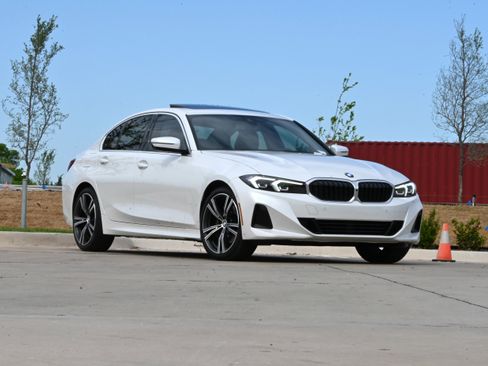 Used 2024 BMW 330i Sedan w/ Premium Package image 2
