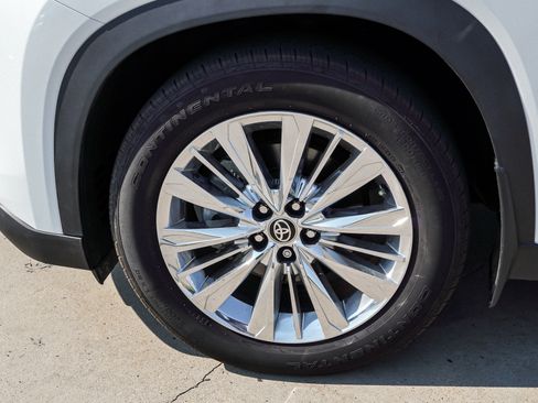 Certified 2025 Toyota Grand Highlander AWD image 12