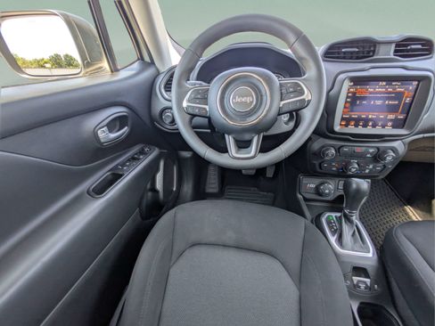 Used 2023 Jeep Renegade Latitude AWD/4WD image 14