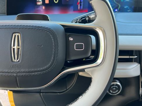 New 2025 Lincoln Navigator Reserve image 22