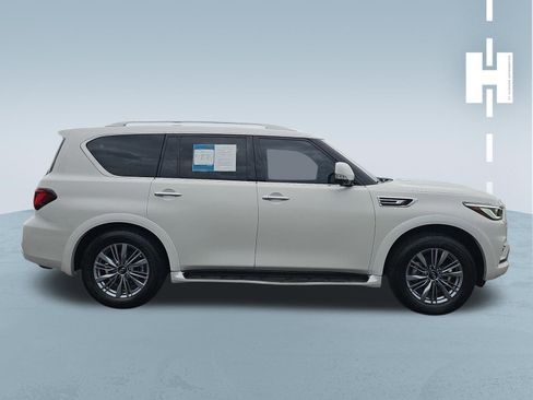 Used 2022 INFINITI QX80 Luxe w/ All-Season Package AWD/4WD image 3