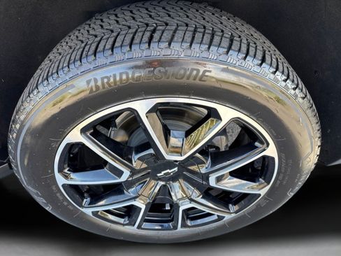 Used 2024 Chevrolet Suburban RST w/ Luxury Package AWD/4WD image 38