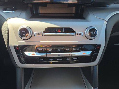 Certified 2024 Ford Explorer XLT image 20