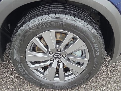 Used 2025 Nissan Pathfinder SV image 7