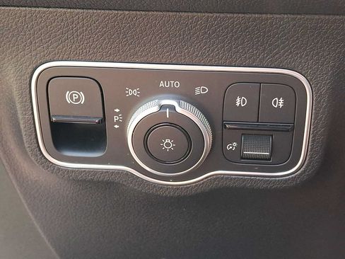 Used 2026 Mercedes-Benz GLB 250 4MATIC image 23