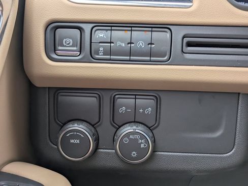 Used 2024 Chevrolet Tahoe Premier RWD image 20
