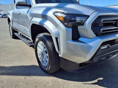 Used 2025 Toyota Tacoma SR image 20