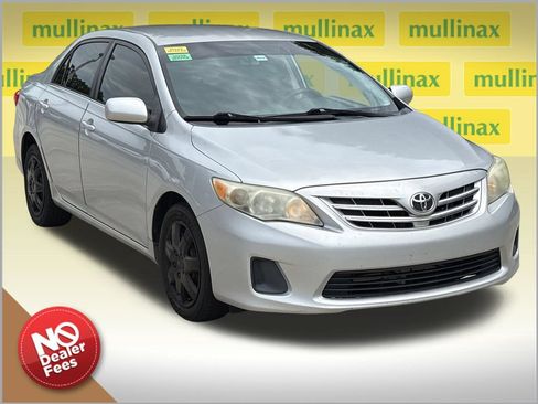 Used 2013 Toyota Corolla LE FWD image 1