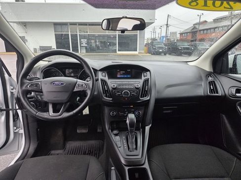 Used 2018 Ford Focus SE w/ Cold Weather Package image 3