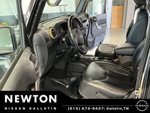 Used 2018 Jeep Wrangler Unlimited Sahara AWD/4WD image 6