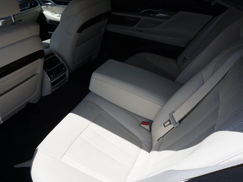 Used 2016 BMW 740i RWD image 19