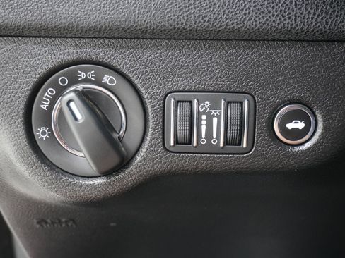 Used 2020 Chrysler 300 Touring w/ Sport Appearance Package RWD image 17