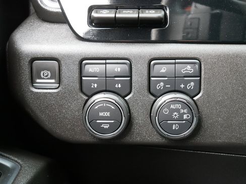 Certified 2024 Chevrolet Silverado 1500 High Country w/ Technology Package image 26