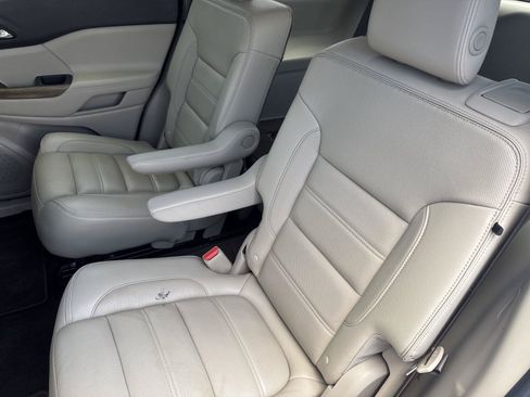 Used 2019 GMC Acadia Denali w/ Technology Package AWD/4WD image 33