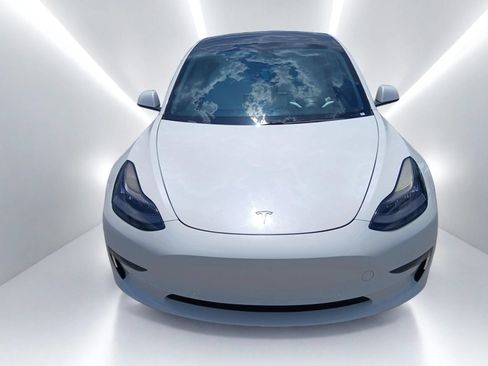 Used 2020 Tesla Model 3 Standard Range Plus RWD image 3