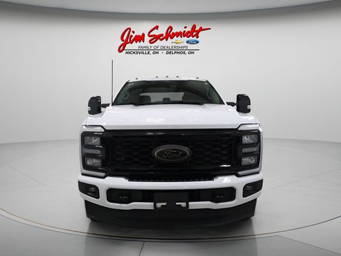 Used 2025 Ford F250 Lariat w/ Black Appearance Package AWD/4WD image 3