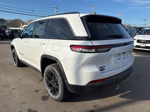 New 2026 Jeep Grand Cherokee Laredo image 3