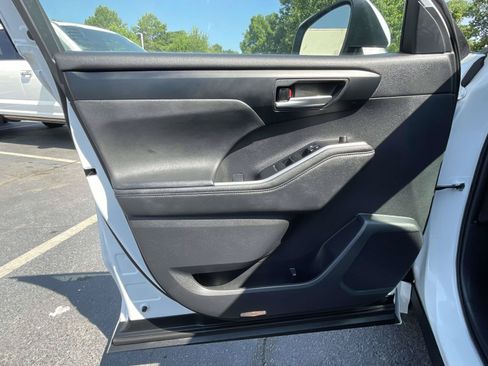 Used 2023 Toyota Highlander XLE FWD image 20