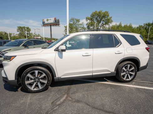 Used 2025 Honda Pilot Elite image 3