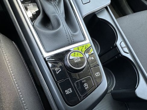Used 2025 Kia Sportage LX FWD image 32