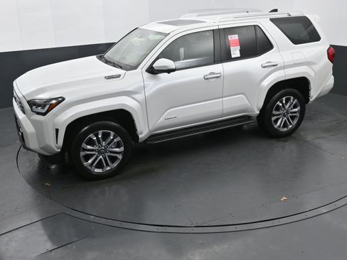Used 2025 Toyota 4Runner Limited image 28