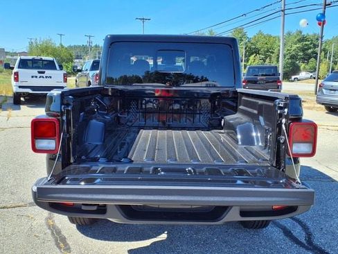 New 2025 Jeep Gladiator Sport image 6