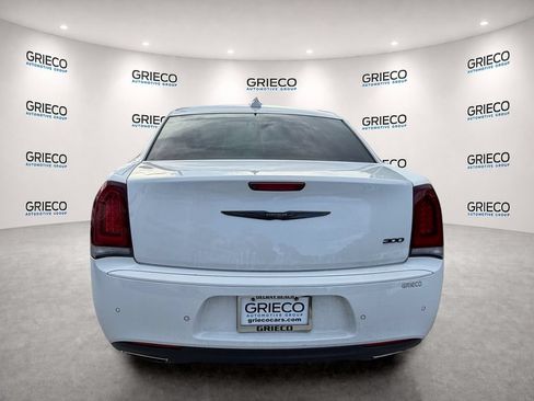 Used 2023 Chrysler 300 Touring w/ Safetytec Plus Group RWD image 6