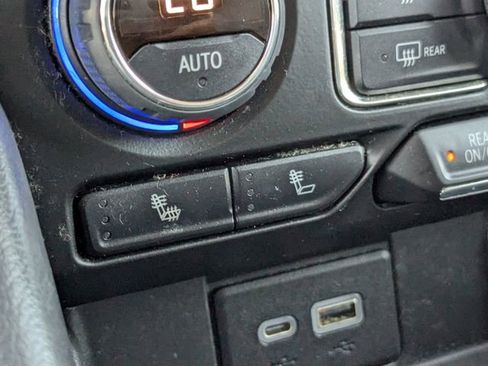 Used 2022 Chevrolet Tahoe LT w/ LT Signature Package image 31