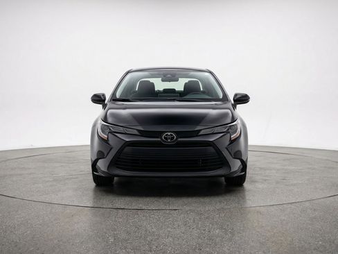 Used 2025 Toyota Corolla LE FWD image 2