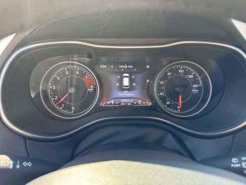 Used 2019 Jeep Cherokee Limited image 16