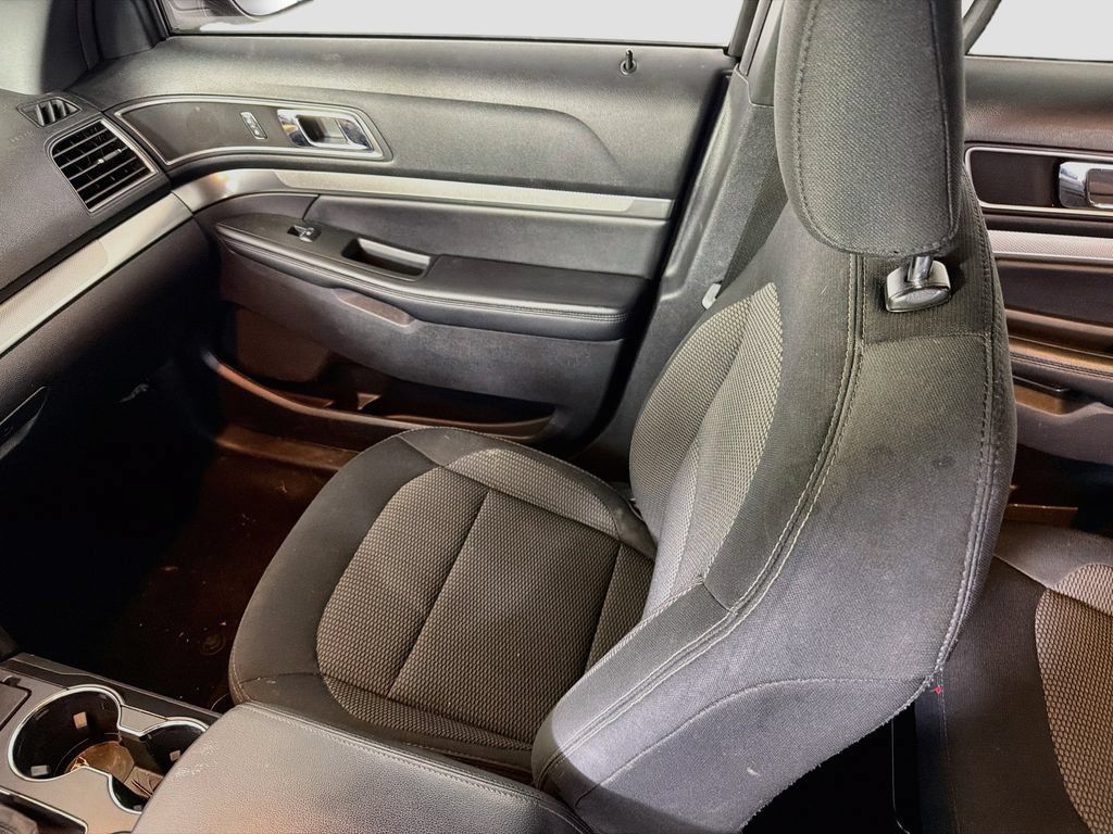 Used 2019 Ford Explorer XLT w/ Class III Trailer Tow Package FWD image 23