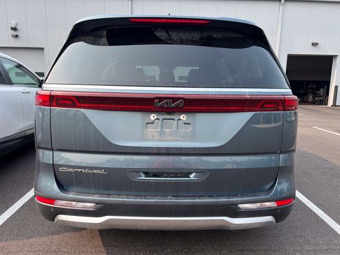 Used 2022 Kia Carnival SX FWD image 3