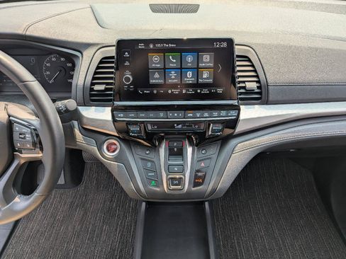 Used 2025 Honda Odyssey EX-L image 17