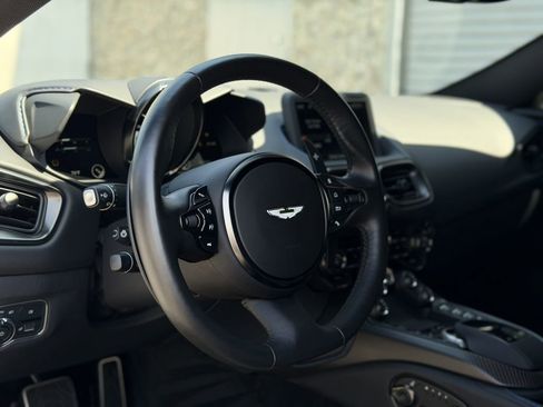 Used 2022 Aston Martin V8 Vantage Coupe RWD image 27
