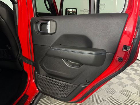 Used 2024 Jeep Wrangler Unlimited Rubicon 4xe AWD/4WD image 31
