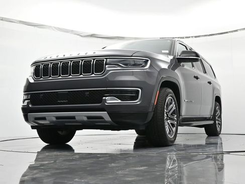 Used 2024 Jeep Wagoneer L Series II image 40