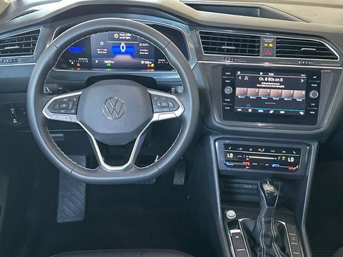Used 2023 Volkswagen Tiguan SE FWD image 15