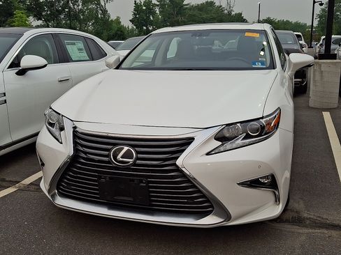 Used 2016 Lexus ES 350 w/ Navigation System Package FWD image 4