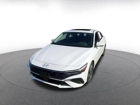 Used 2025 Hyundai Elantra SEL FWD image 7