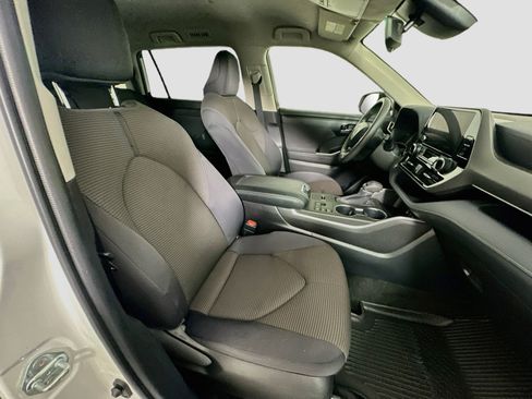 Used 2023 Toyota Highlander L FWD image 30