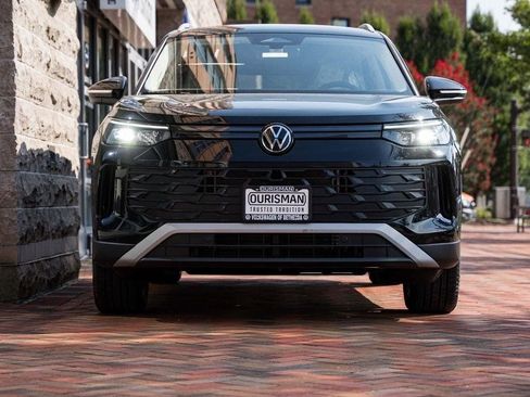 New 2026 Volkswagen Tiguan SE image 2