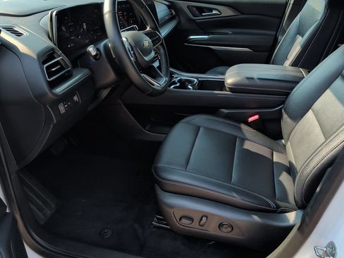 Used 2025 Chevrolet Traverse LT FWD image 15