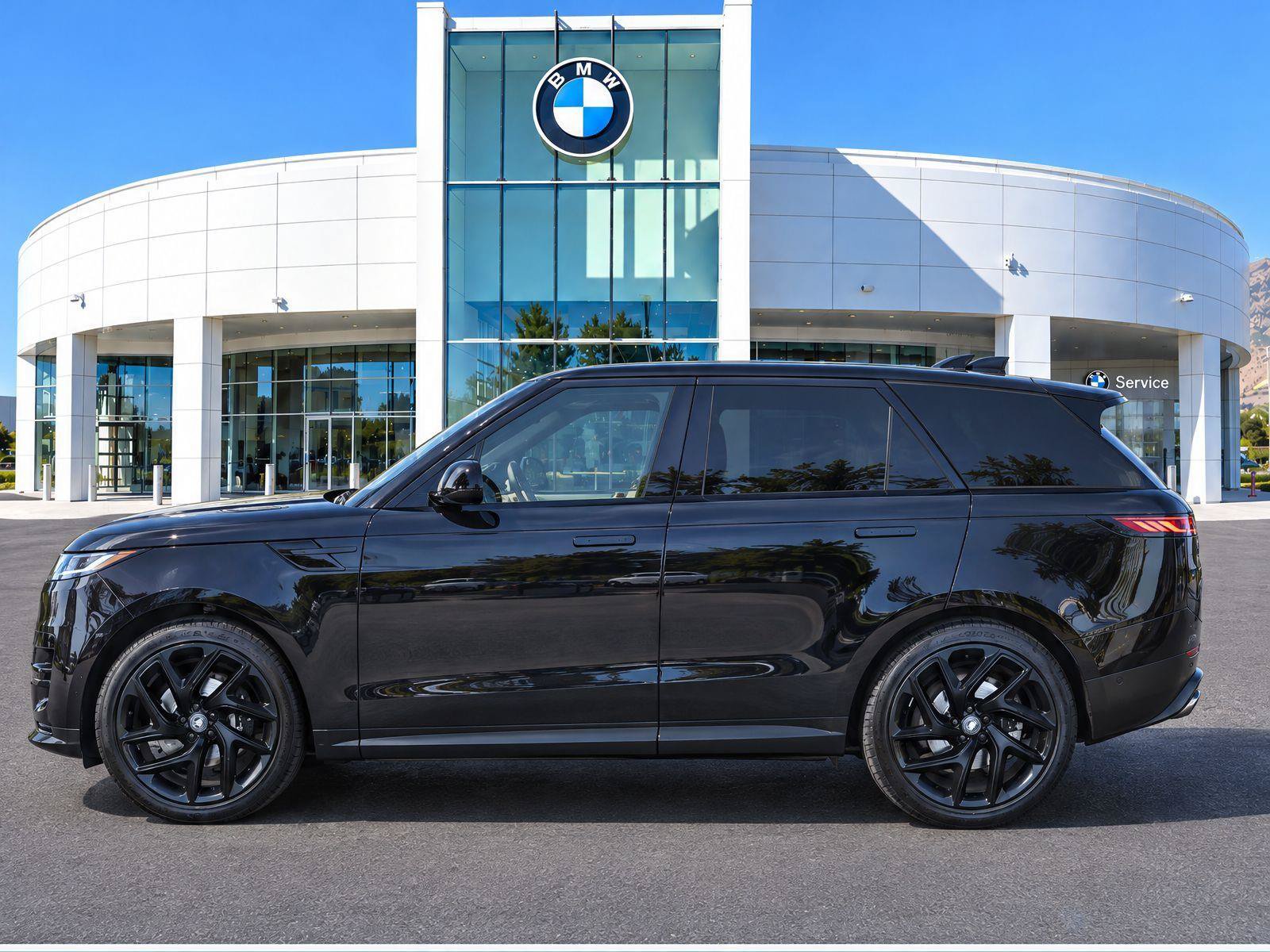 Used 2023 Land Rover Range Rover Sport SE AWD/4WD image 5