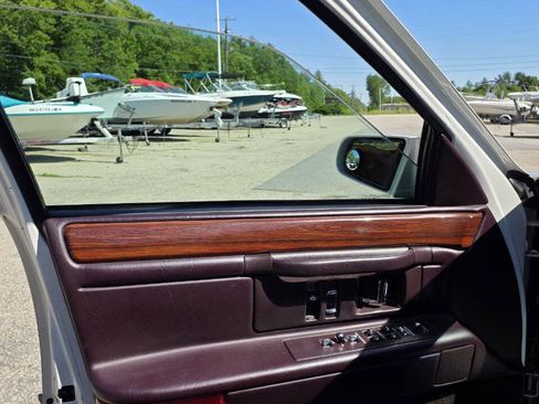 Used 1995 Cadillac De Ville Sedan FWD image 16